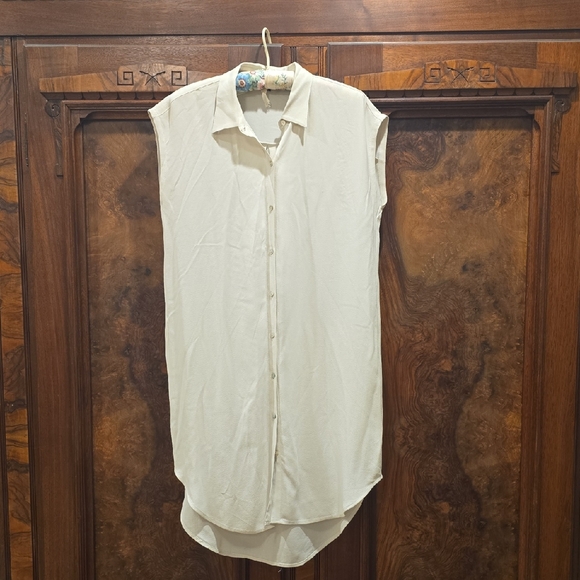 Eileen Fisher Sleeveless Button-Down Shirt in Cream - Picture 1 of 4